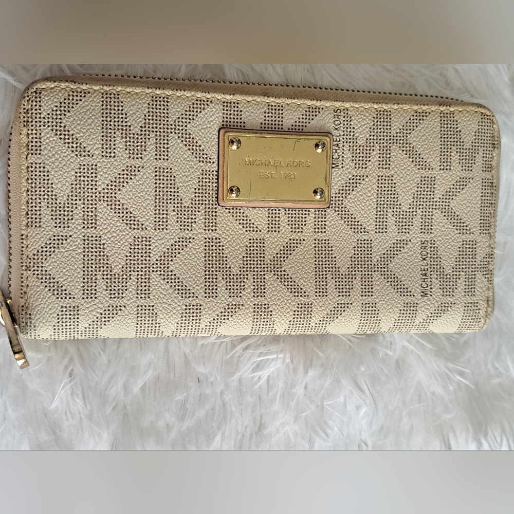 Michael Kors Cream Wallet
